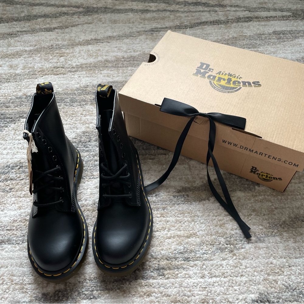 1460 Smooth Leather Lace Up Boots